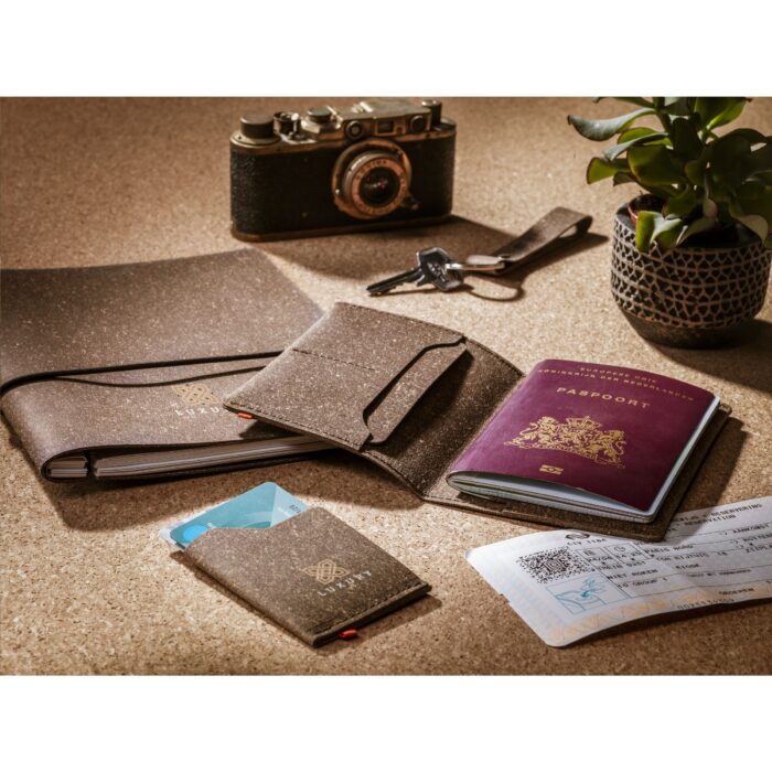 Recycled Leather Passport Holder Passhülle – Bild 6