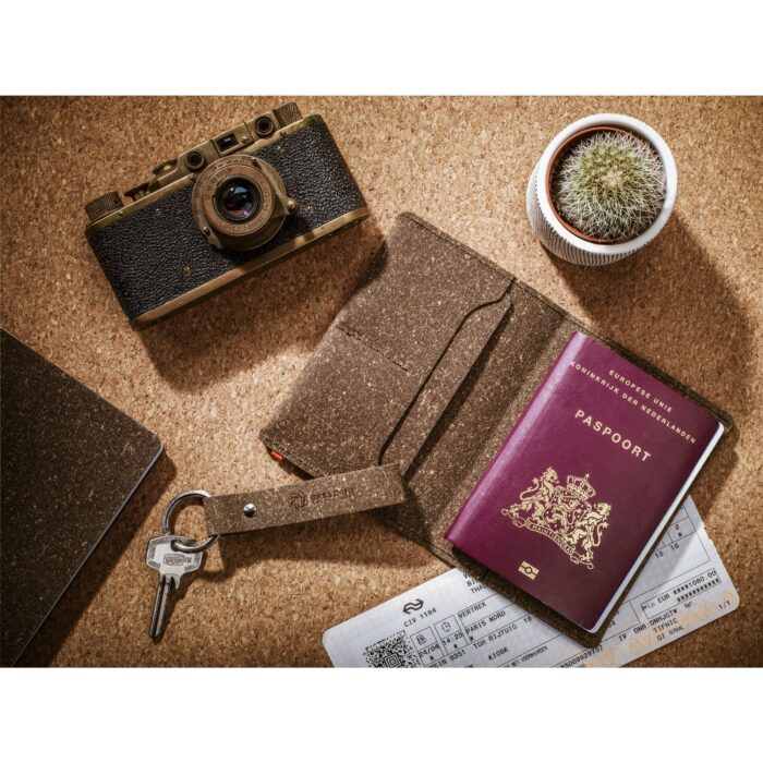 Recycled Leather Passport Holder Passhülle – Bild 5